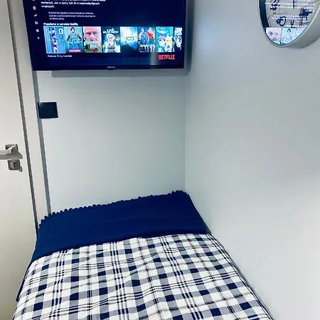 Thruster - Rooms, Kitchen, Chill-Out Zone-Netflix, Lobby-Netflix Gdynia Exterior photo